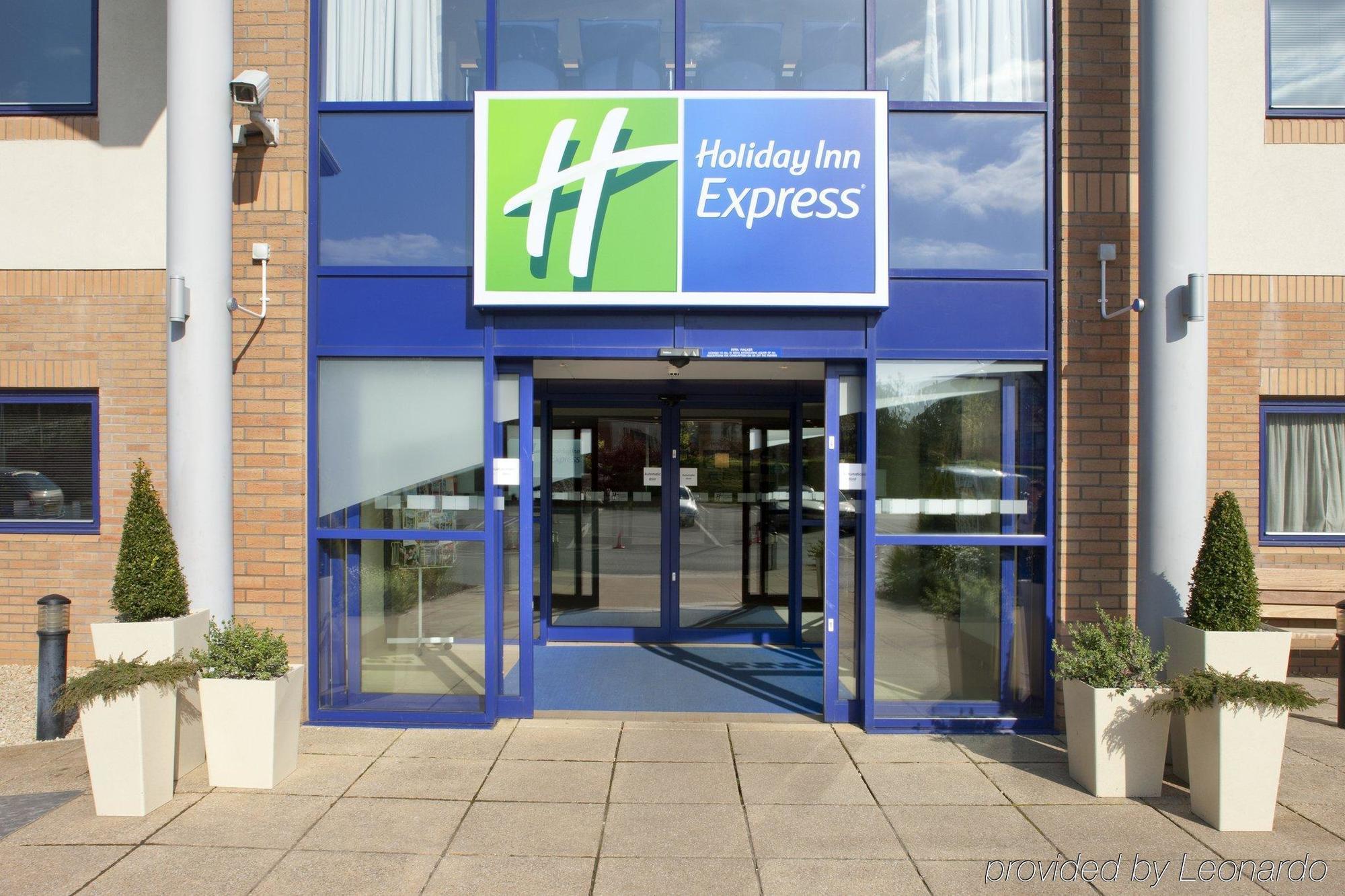 Holiday Inn Express Newport, An Ihg Hotel Exteriör bild